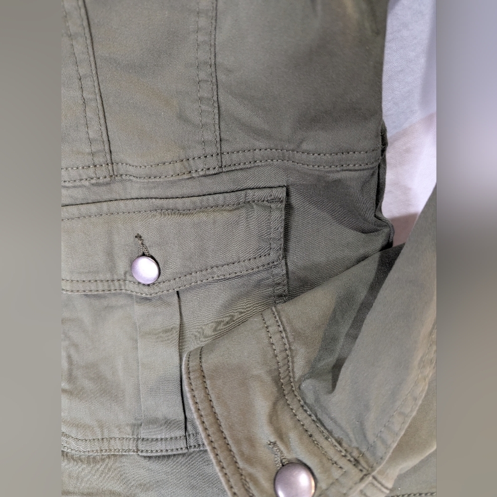 Baccini Army Green jacket, lightweight, size LARGE 4 front pockets. Button up - Picture 8 of 14